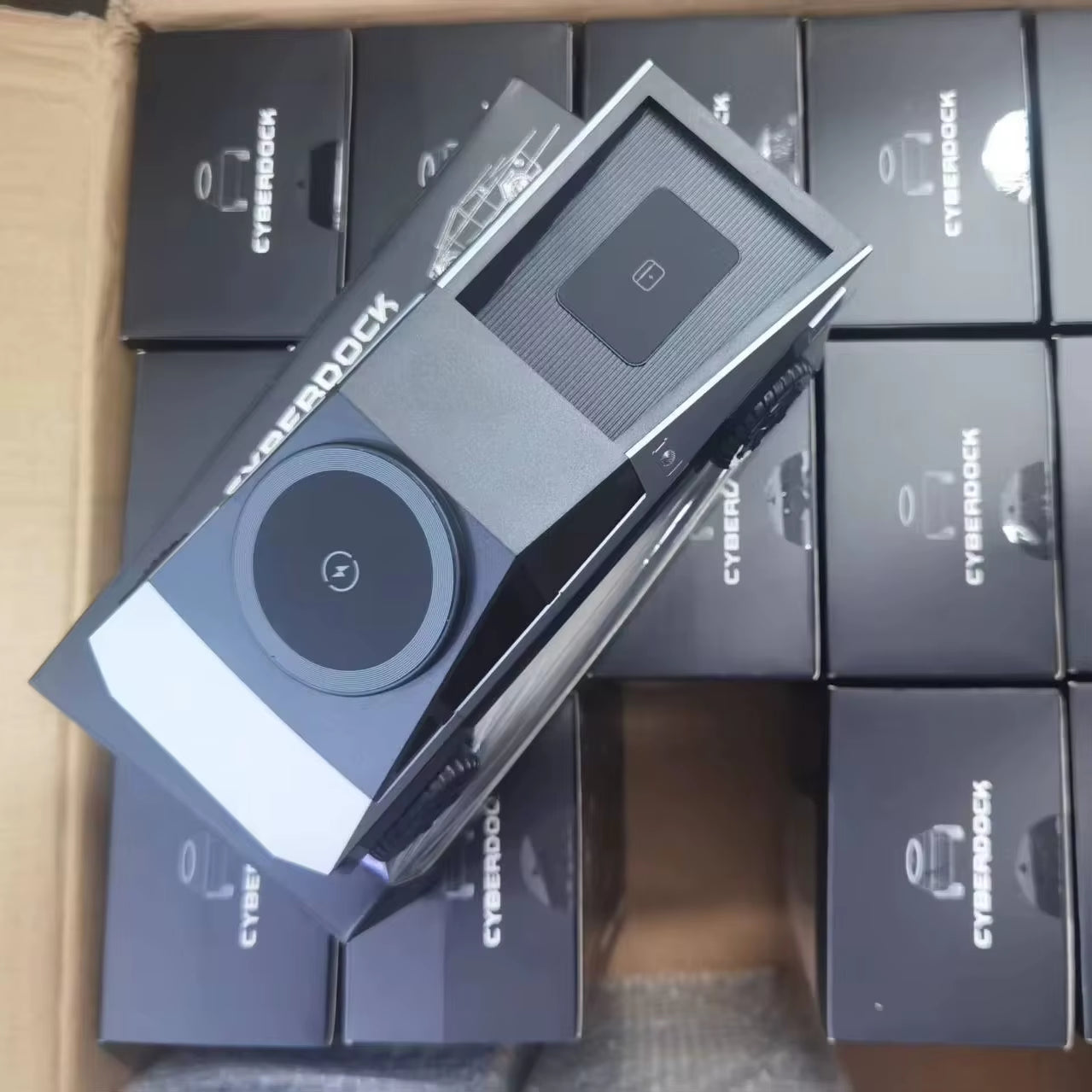Qi Cybertruck 15W Fast Charging 3-In-1 Unique Gadgets Magnetic Wireless Charger Magnetic Unique Gadgets Mobile Charger Factory